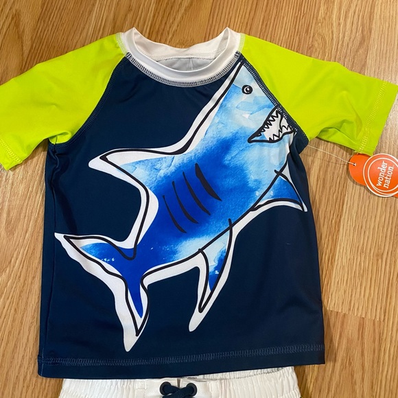 Toddler Boys Blue & Neon green Shark Rash
Guard & Swim Trunks Set size 2T - Picture 5 of 11